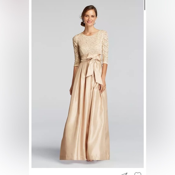 Elegant Champagne Lace and Shantung Evening Gown - Picture 5 of 8